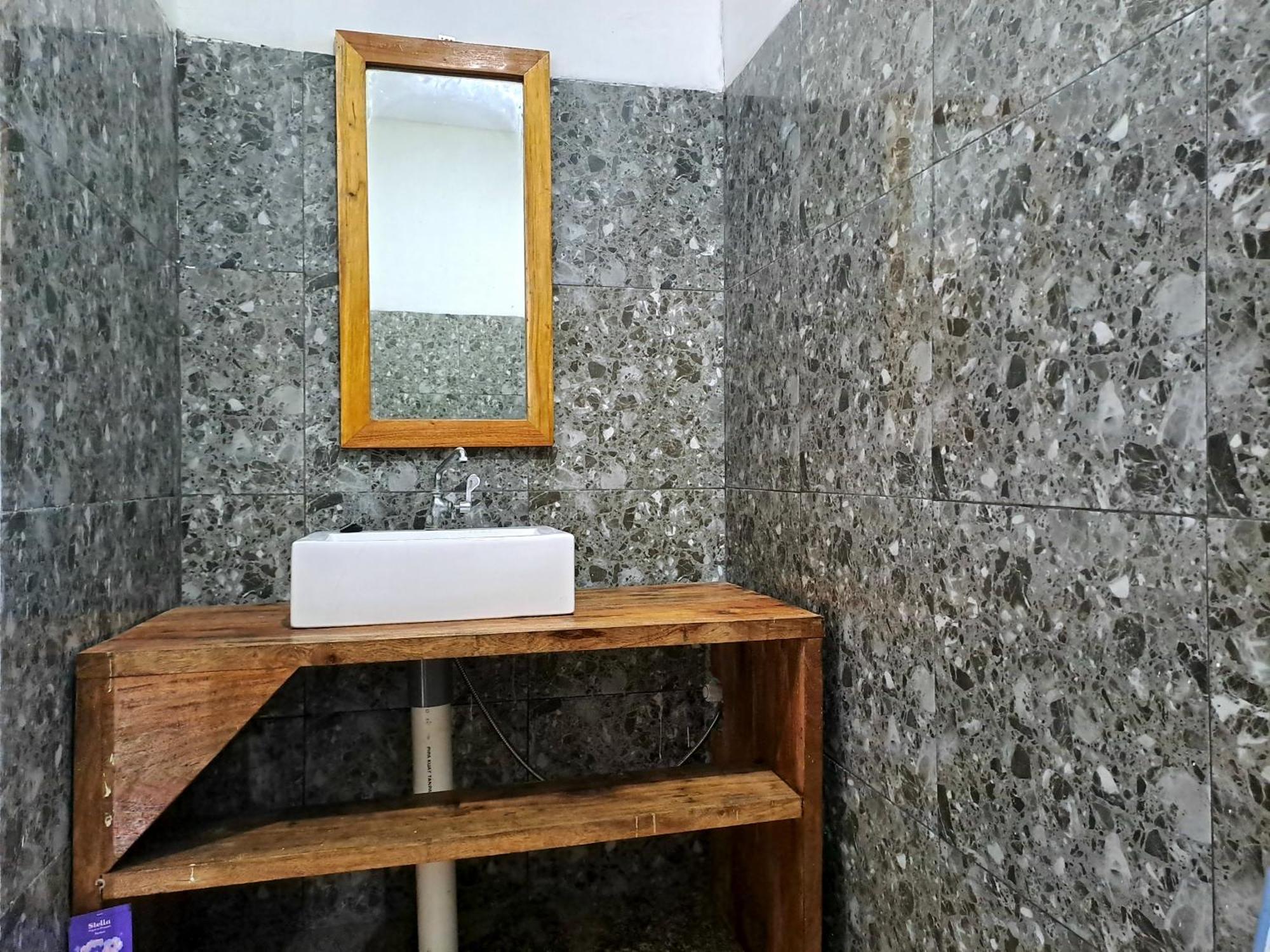 Village Corner Homestay Kuta  ภายนอก รูปภาพ